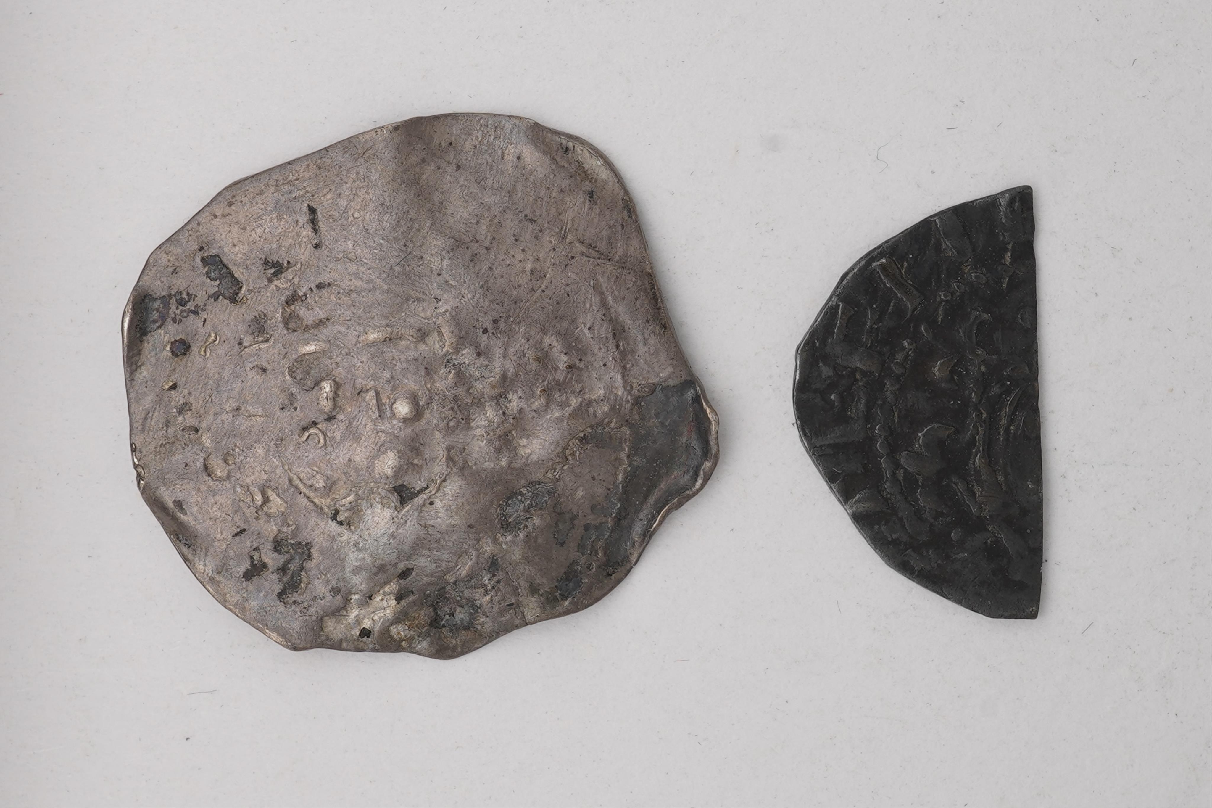 British hammered coins, Stephen (1135-1154), silver penny, Ipswich, moneyer Aedgar (1135-1154), 1.3g, fair and silver cut half penny, Watford, fine, 0.4g (2)